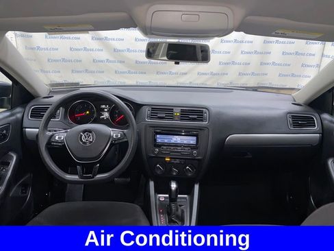 Used 2015 Volkswagen Jetta SE image 9