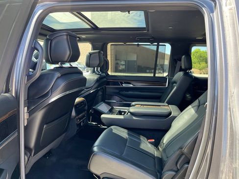Used 2022 Jeep Grand Wagoneer Series I AWD/4WD image 17
