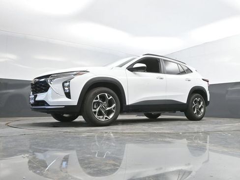 Used 2025 Chevrolet Trax LT FWD image 47