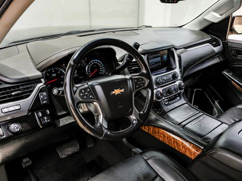 Used 2019 Chevrolet Suburban Premier RWD image 19