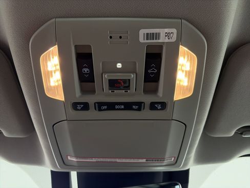 Used 2023 Toyota Highlander Platinum image 35