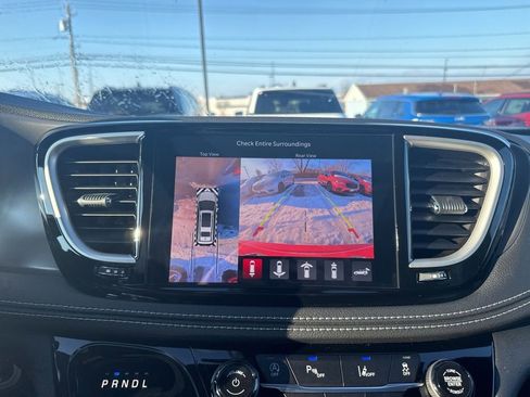 New 2026 Chrysler Pacifica Select image 22