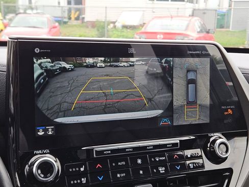 Used 2021 Toyota Highlander Limited image 22