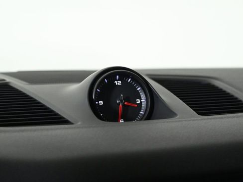 Used 2023 Porsche Cayenne Platinum Edition image 25