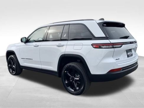 New 2025 Jeep Grand Cherokee Altitude image 5
