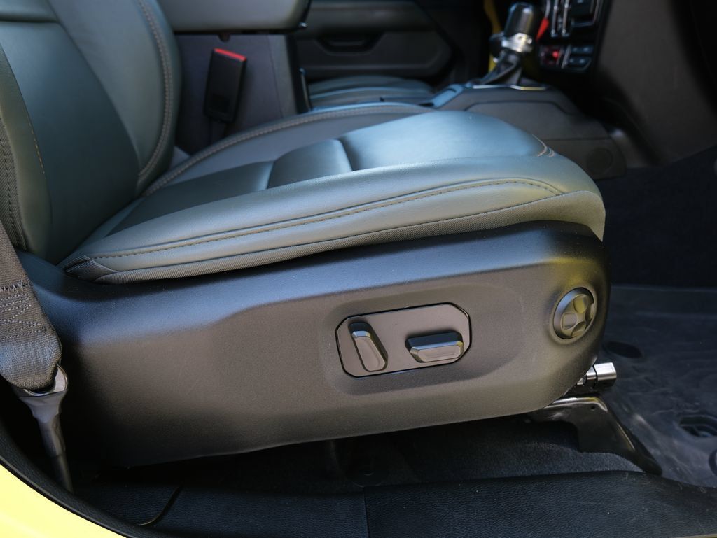 Used 2024 Jeep Gladiator Mojave AWD/4WD image 36
