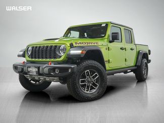 Used 2025 Jeep Gladiator Mojave w/ Convenience Group AWD/4WD video 1