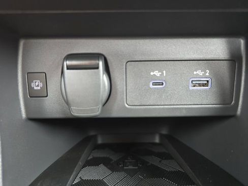 New 2025 Nissan Versa SR image 6