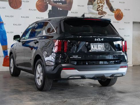 Used 2024 Kia Sorento LX image 21