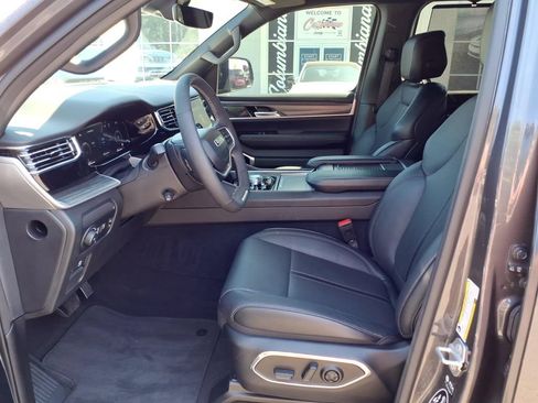 Used 2023 Jeep Wagoneer Series III w/ Premium Group I AWD/4WD image 16