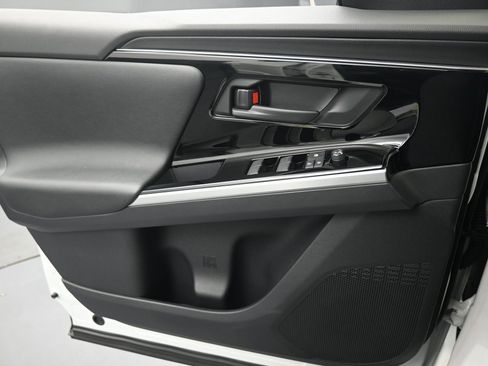 Used 2023 Toyota bZ4X XLE image 22