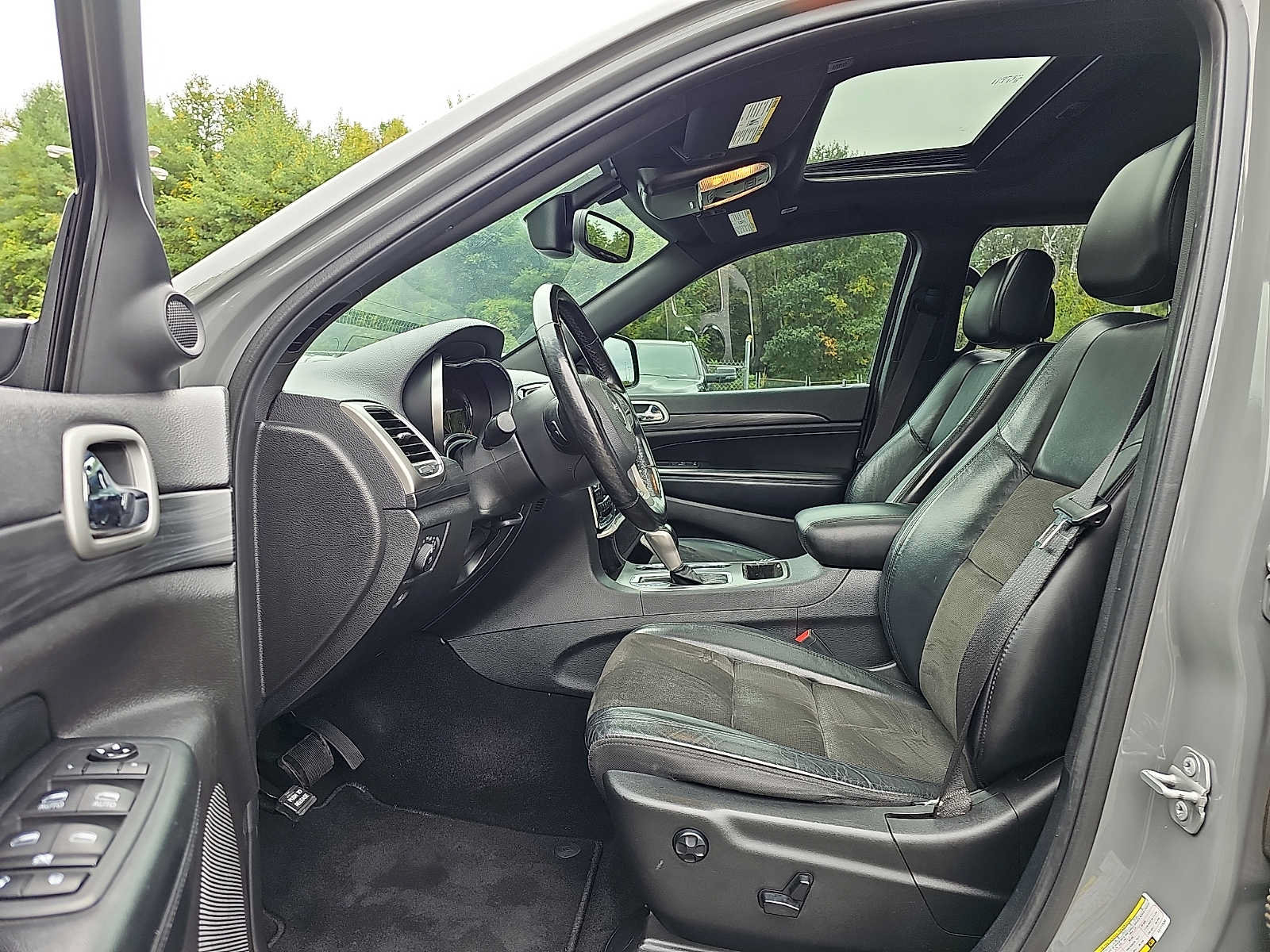 Used 2020 Jeep Grand Cherokee Altitude AWD/4WD image 14