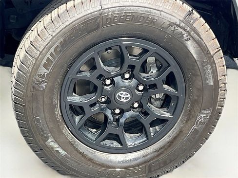 Used 2023 Toyota Tacoma SR5 w/ Technology Package image 28