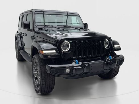 Used 2023 Jeep Wrangler Unlimited Sahara AWD/4WD image 2