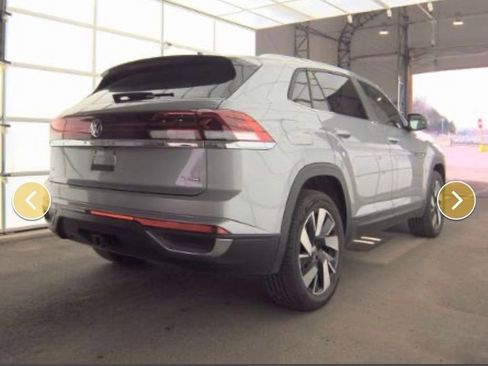 Certified 2025 Volkswagen Atlas Cross Sport SE image 2