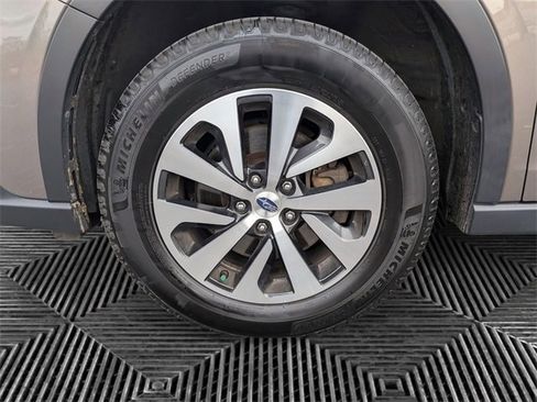 Used 2022 Subaru Outback Premium image 9