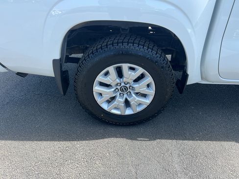 Used 2022 Nissan Frontier SV w/ SV Premium Package image 11