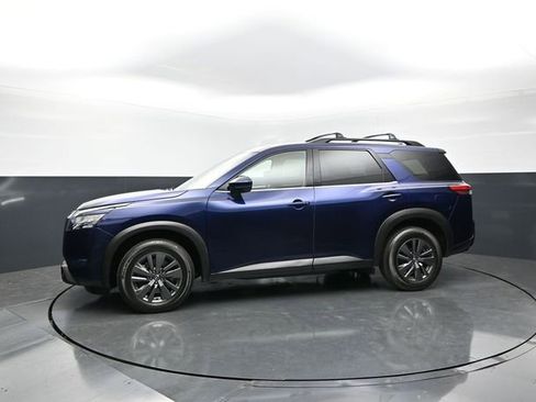 Used 2023 Nissan Pathfinder SV AWD/4WD image 3