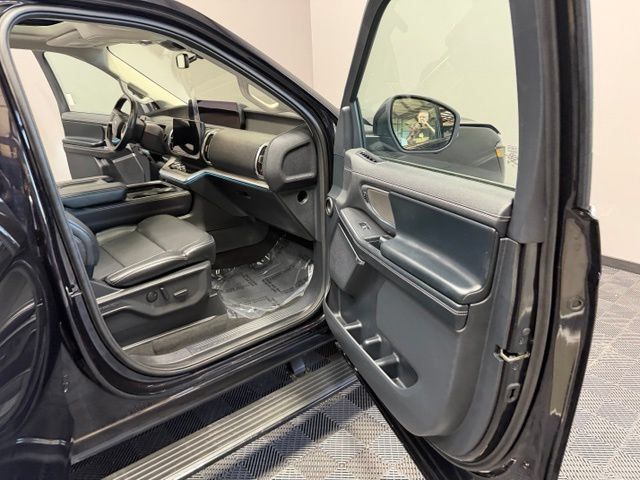 Used 2025 Ford Expedition Max Platinum AWD/4WD image 23