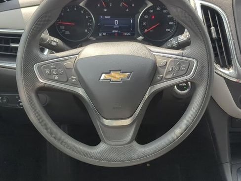 Used 2022 Chevrolet Equinox LS w/ LS Convenience Package FWD image 9