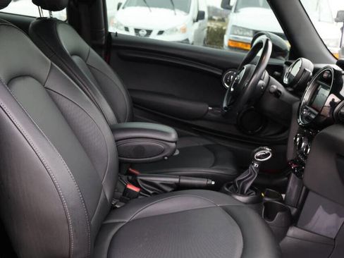 Used 2019 MINI Cooper 2-Door Hardtop image 13