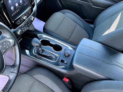 Used 2023 Chevrolet Traverse LT FWD image 19