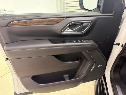 Used 2021 Chevrolet Suburban Premier w/ Premium Package RWD image 13