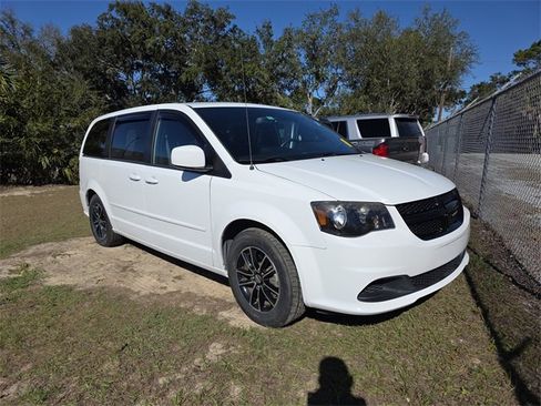 Used 2017 Dodge Grand Caravan SE image 7
