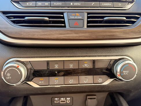 Used 2024 Nissan Altima 2.5 SV FWD image 24