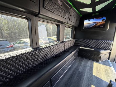 Used 2020 Ford Transit 350 XLT image 29