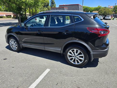 Used 2020 Nissan Rogue Sport SV FWD image 9