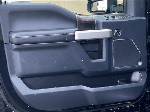 Used 2022 Ford F350 Lariat w/ Chrome Package image 9