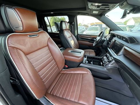 Used 2023 GMC Yukon XL Denali Ultimate w/ LPO, Floor Liner Package AWD/4WD image 26