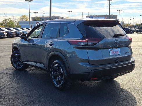 Used 2024 Nissan Rogue SV image 16