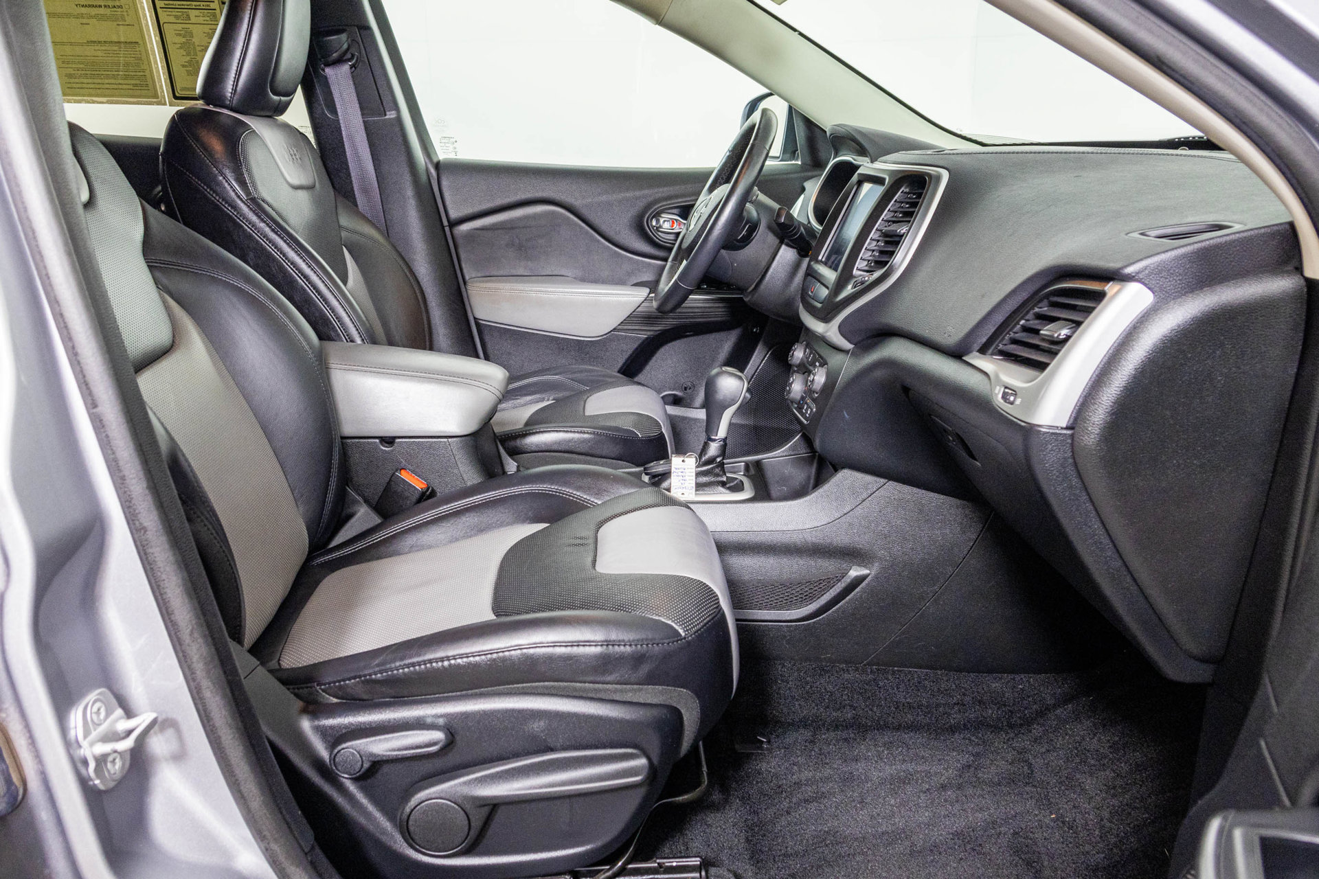 Used 2014 Jeep Cherokee Limited w/ Luxury Group FWD image 44