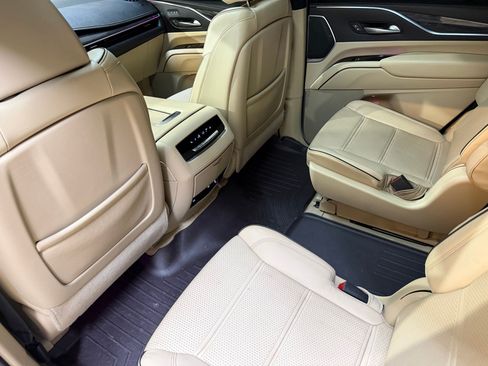 Used 2023 Cadillac Escalade Premium Luxury AWD/4WD image 25
