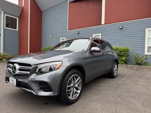 Used 2017 Mercedes-Benz GLC 300 4MATIC image 4