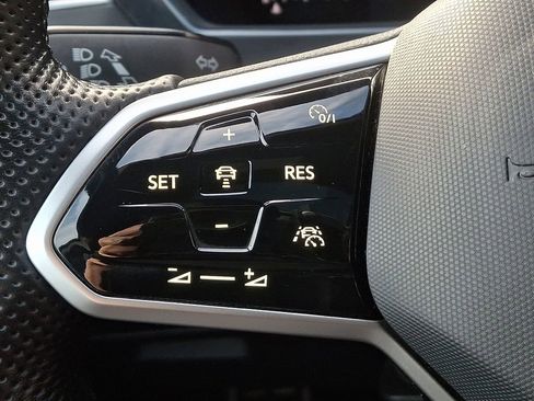 Used 2022 Volkswagen Tiguan SE R-Line image 22