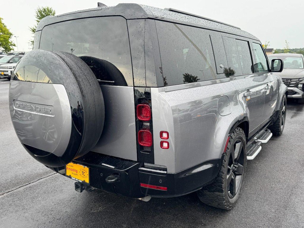 Used 2024 Land Rover Defender 130 X-Dynamic SE AWD/4WD image 3