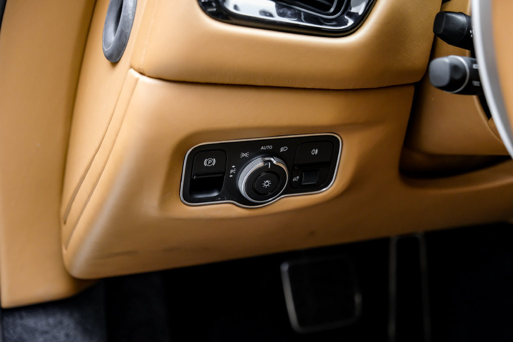 Used 2020 Aston Martin V8 Vantage Coupe RWD image 38
