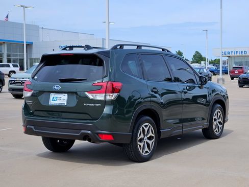 Used 2024 Subaru Forester Premium AWD/4WD image 9