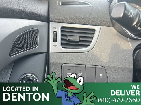 Used 2016 Hyundai Elantra SE image 21