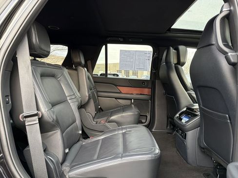 Used 2024 Lincoln Navigator Reserve image 19