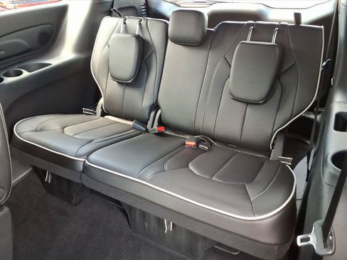 New 2027 Chrysler Pacifica Limited AWD/4WD image 14