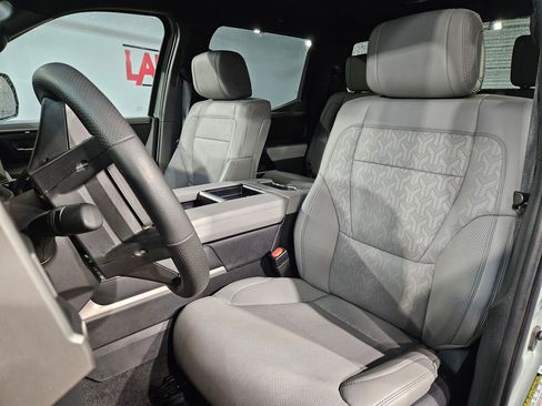 Used 2025 Toyota Tundra Limited AWD/4WD image 24