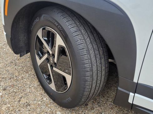 New 2026 Hyundai Ioniq 9 SE image 8