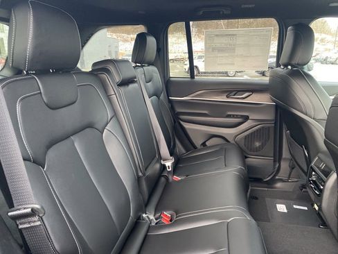 New 2025 Jeep Grand Cherokee Limited image 11