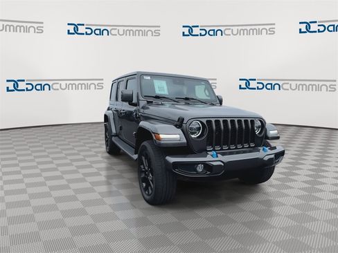 Used 2021 Jeep Wrangler Unlimited Sahara image 2