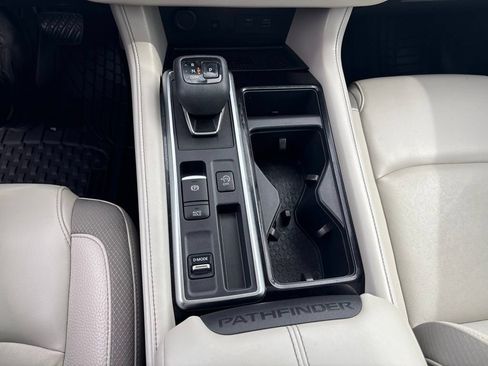 Used 2022 Nissan Pathfinder SL w/ SL Premium Package FWD image 16