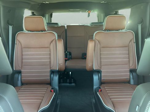 Used 2023 GMC Yukon Denali Ultimate AWD/4WD image 12